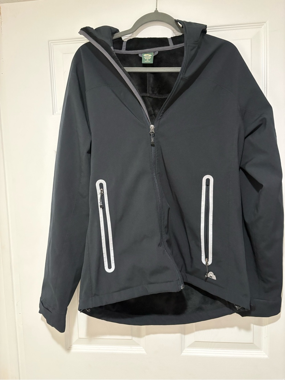 Men’s eastern mountain sports winter hooded jacket size medium